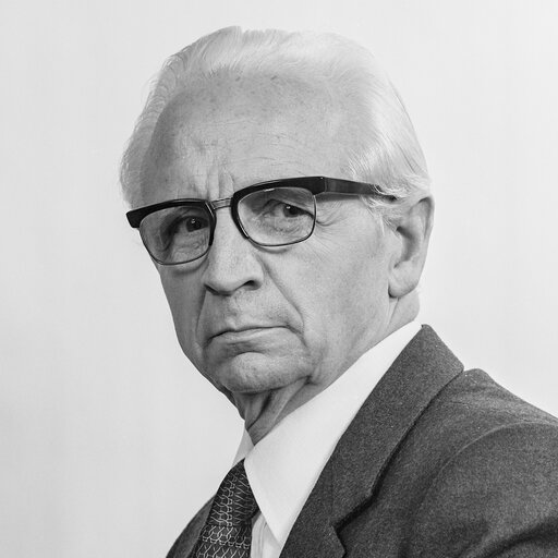 Valokuva 10: Portrait of MEP Lucien RADOUX