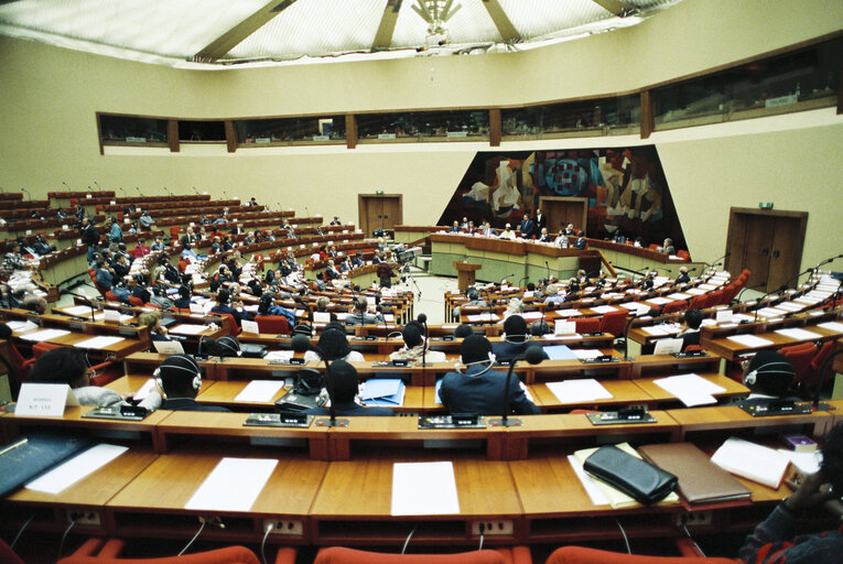 Foto 19: 11th session of the ACP-EEC Joint-Parliamentary Assembly (Assemblee paritaire) in Luxembourg from 24 to 28 September 1990