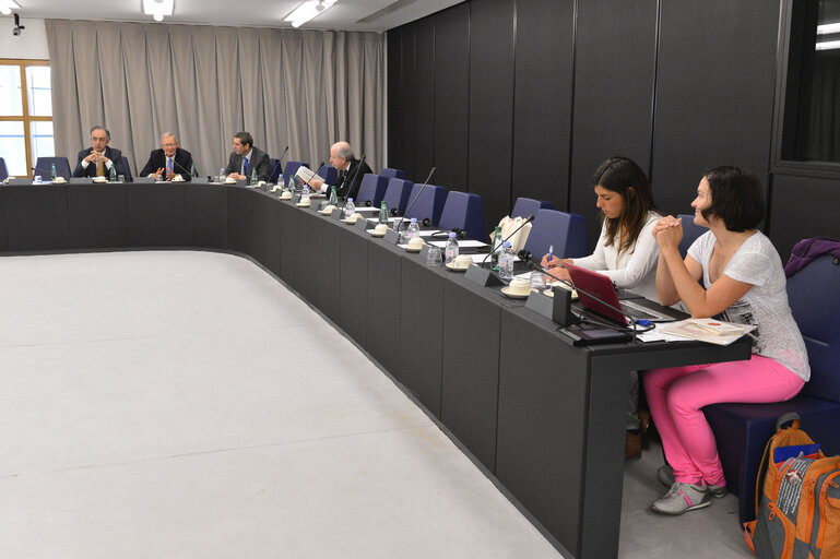 Fotografi 36: Intergroup : Ways if Saint James