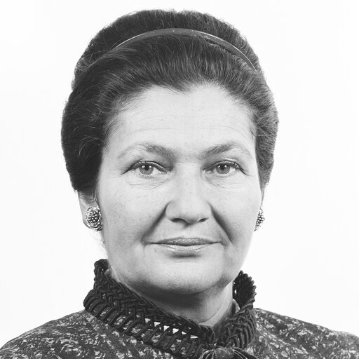 Photo 7: Portrait of MEP Simone VEIL