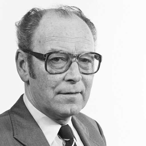 Portrait of MEP Hendrik J LOUWES