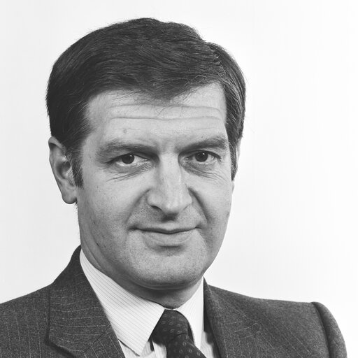 Zdjęcie 13: Portrait of MEP Roger GAUTHIER