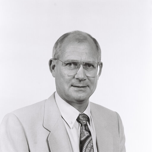 Portrait of MEP Wim VAN VELZEN