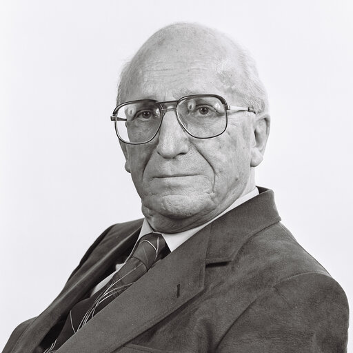 Portrait of MEP Heinz KUHN