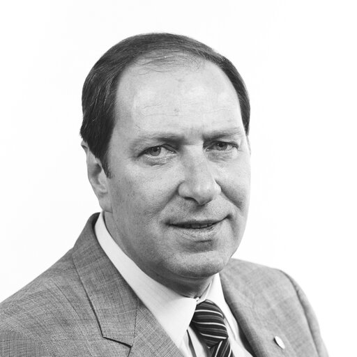 Valokuva 5: Portrait of MEP Francesco PETRONIO