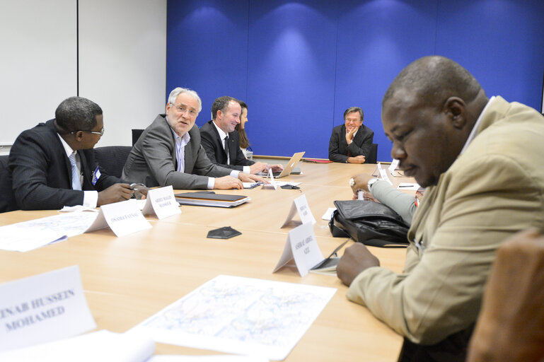 Valokuva 6: Mep's meet with a Group of Sudan Young Political Leaders