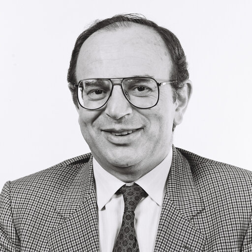 Portrait of MEP Vincenzo MATTINA