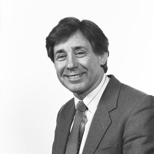 Portrait of MEP Barry SEAL