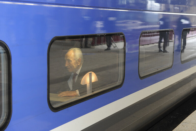 Photo 4: Official visit of the President of Israel to the European Parliament in Strasbourg - Arrival by train