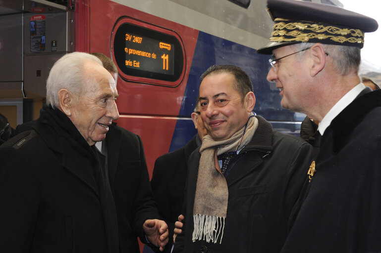 Photo 3: Official visit of the President of Israel to the European Parliament in Strasbourg - Arrival by train