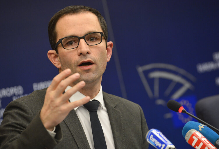 Press Conference, Benoit HAMON - French Minister responsible for consumers.