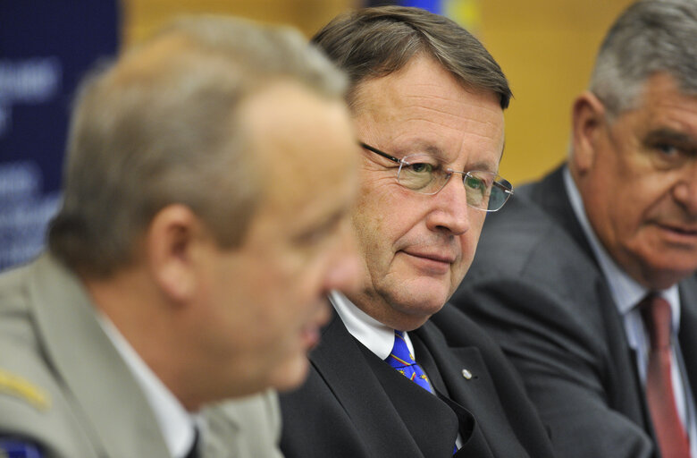 Fotografia 9: Paneuropean Working Group. Lieutenant General Olivier de BACHINCHOVE, Commanding General of Eurocorps