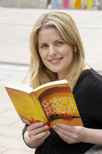 Foto 7: MEP Emma McCLARKIN for Get Caught Reading Campaign