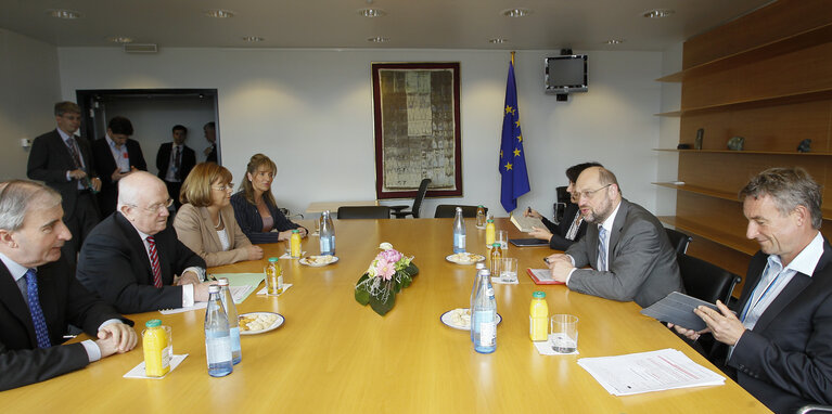 Fotografija 1: Martin SCHULZ EP President meets with Irish heads of delegation on use of Irish