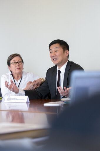 Fotografie 2: Mep Liam HOANG NGOC meets with students