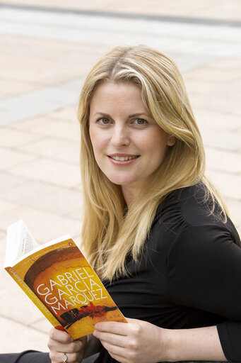 Foto 11: MEP Emma McCLARKIN for Get Caught Reading Campaign