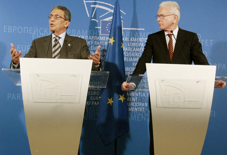 Zdjęcie 8: EP President and the Secretary General of the League of Arab States hold a press conference after their meeting in Brussels