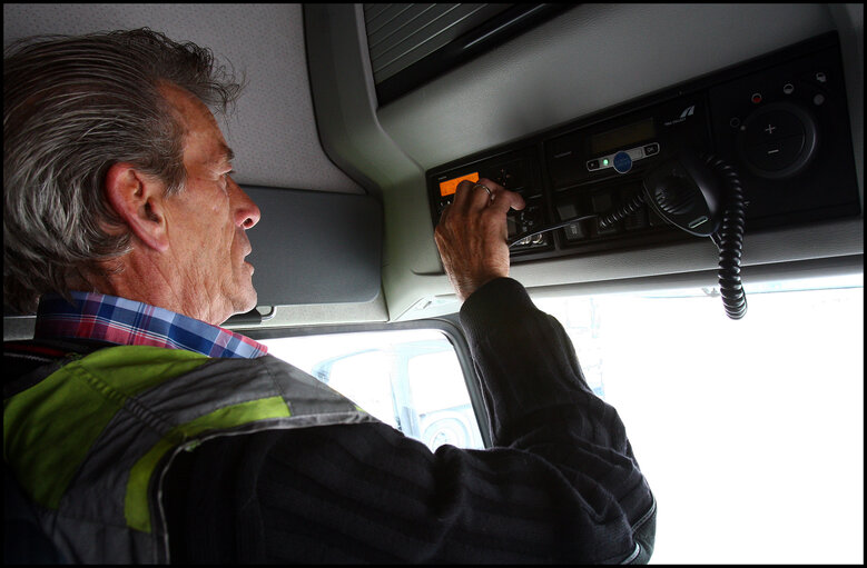 Foto 16: Luc Van Dam, 66, a truck driver since 44 years loads foodstuffs in Vlissingen, The Netherlands, to be delivered in northern France.