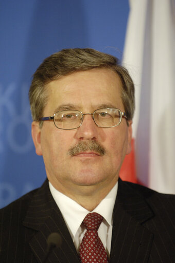 Снимка 5: EP President and Bronislaw KOMOROWSKI, Speaker of the Polish Sejm, hold a press conference after their meeting in Brussels