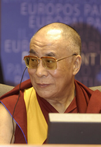 Foto 39: Plenary session in Brussels - His Holiness the XIVth Dalai Lama adresses a formal sitting