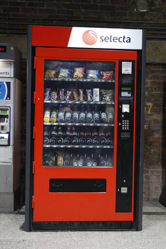 Fotografie 26: Vending machines in the streets.