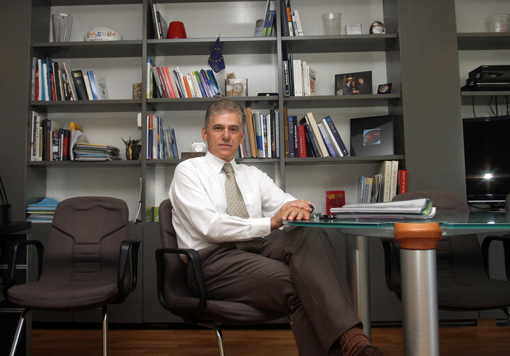 Photo 2: Interview with Panos CARVOUNIS, Deputy Director General EC