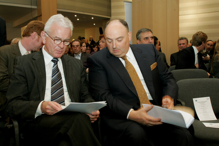 Foto 26: Promoting tolerance - EP President welcomes a number of senior figures for an event promoting tolerance in Europe, which marks the 70th anniversary of the Reichspogromnacht (Kristallnacht)