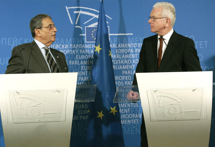 Zdjęcie 12: EP President and the Secretary General of the League of Arab States hold a press conference after their meeting in Brussels