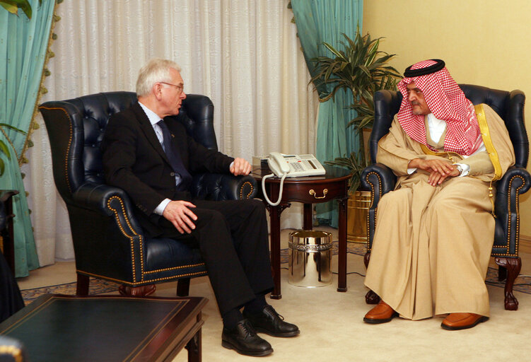 Hans-Gert POETTERING, EP President, makes an official visit in Saudi Arabia - EP President during a meeting with the Saudi Minister of Foreign Affairs, H.R.H. Prince Saud Al-Faisal  at his office in Riyadh, Saudi Arabia