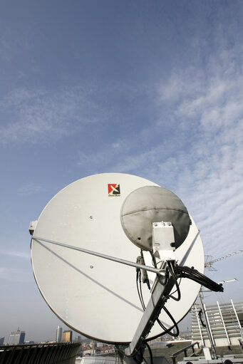 Fotografija 34: Satellite dishes on the roof of the EP.