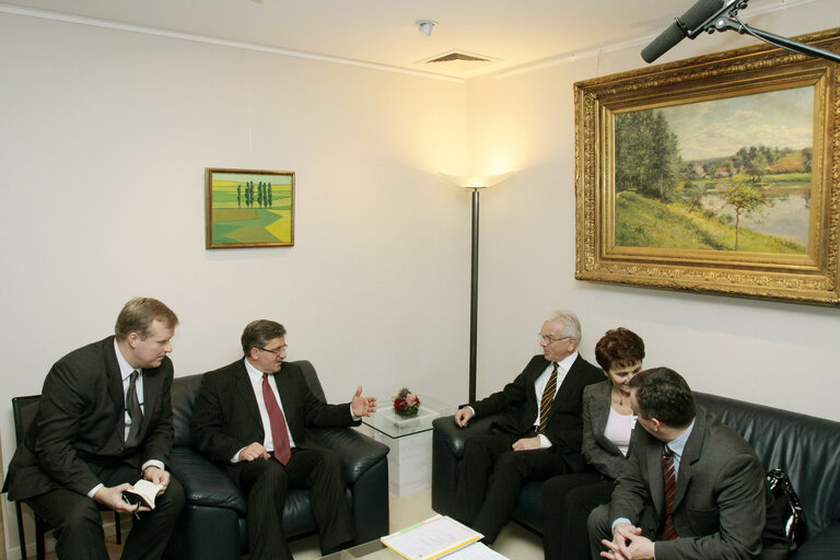 Fotografie 10: EP President meets with Bronislaw KOMOROWSKI, Speaker of the Polish Sejm, in Brussels