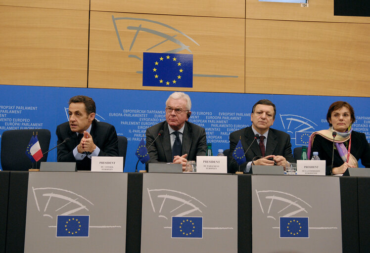 Foto 11: Press conference in Strasbourg with French President - The French President will debate with MEPs the outcome of the latest summit focused on the economy, the Lisbon Treaty and climate change and the results of the French EU presidency as a whole