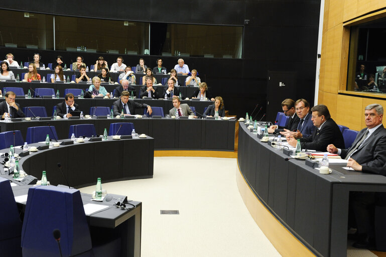 Fotografie 3: The european parliament and the parliamentary assembly of the council of Europe - two parliamentary institutions completing each other and non-competing.