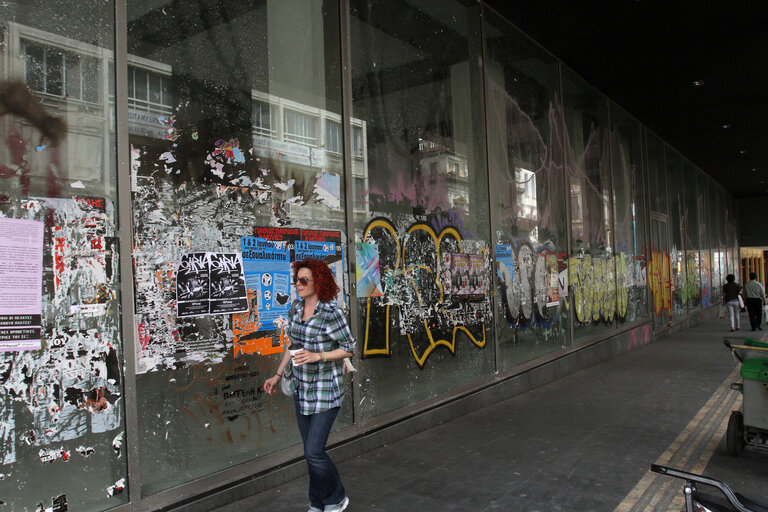 Fotó 4: Shop closed after riot damage in Athens