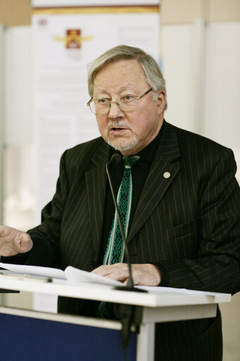 Photo 1 : MEP Vytautas LANDSBERGIS delivers a speech at an exhibition in Brussels