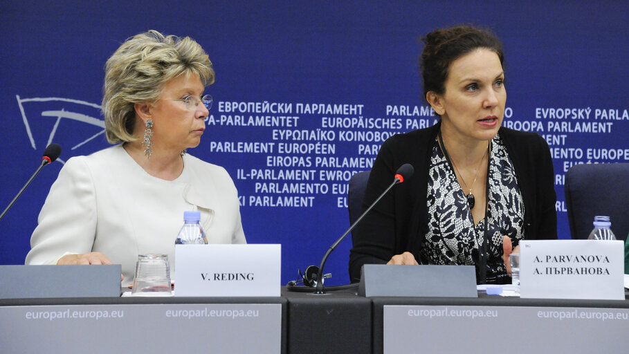 Fotografia 12: Press conference by Vice-President and High Representative in charge of Justice, Fundamental Rights and Citizenship and MEPs on minimum rights for victims across the EU