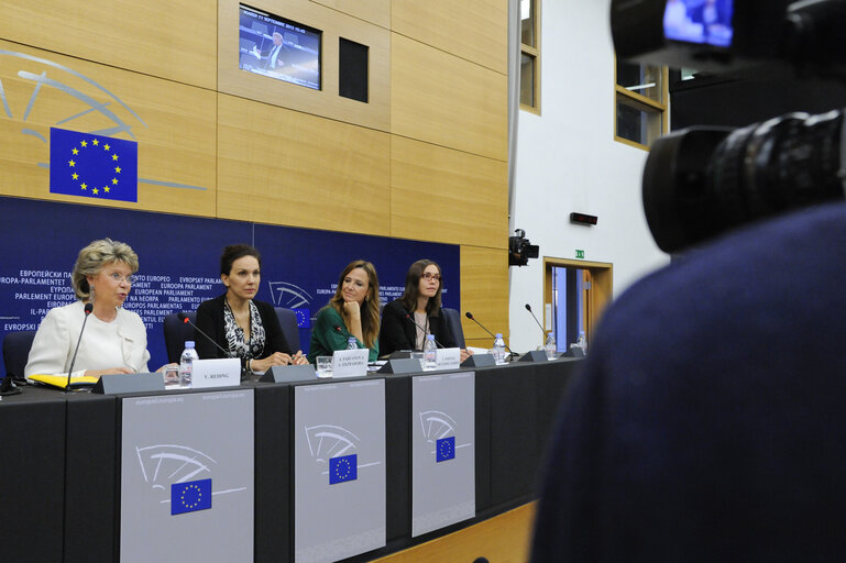 Fotografia 6: Press conference by Vice-President and High Representative in charge of Justice, Fundamental Rights and Citizenship and MEPs on minimum rights for victims across the EU