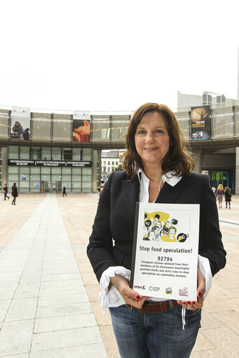 Photo 4: Demonstration of S&D MEPs Stop Food Speculation