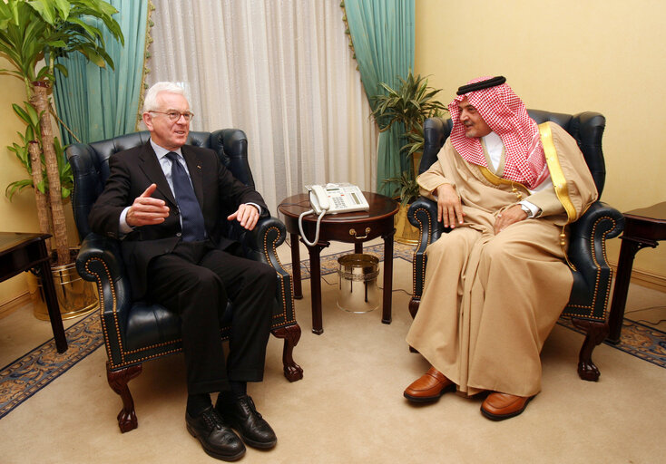 Hans-Gert POETTERING, EP President, makes an official visit in Saudi Arabia - EP President during a meeting with the Saudi Minister of Foreign Affairs, H.R.H. Prince Saud Al-Faisal  at his office in Riyadh, Saudi Arabia