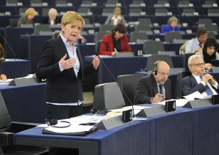 Photo 19: Plenary Session in Strasbourg - Week 43  European Council and European Commission statements