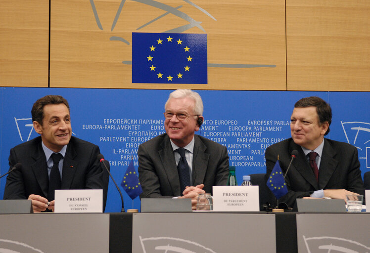 Foto 16: Press conference in Strasbourg with French President - The French President will debate with MEPs the outcome of the latest summit focused on the economy, the Lisbon Treaty and climate change and the results of the French EU presidency as a whole