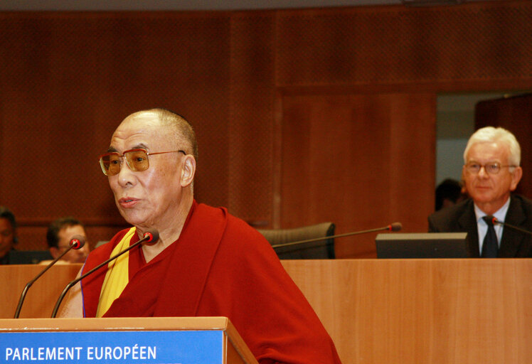 Foto 1: Plenary session in Brussels - His Holiness the XIVth Dalai Lama adresses a formal sitting