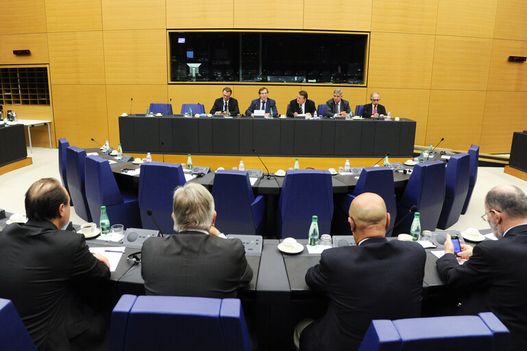 Fotografie 6: The european parliament and the parliamentary assembly of the council of Europe - two parliamentary institutions completing each other and non-competing.