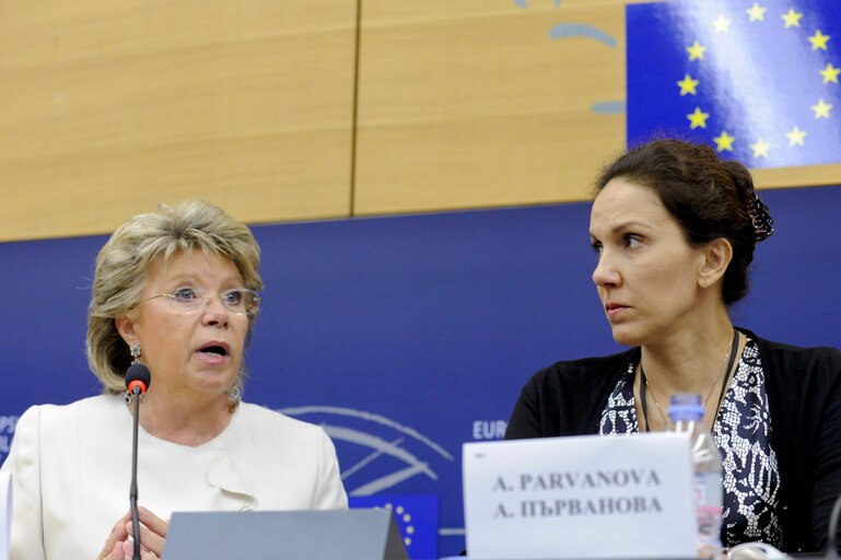 Fotografia 3: Press conference by Vice-President and High Representative in charge of Justice, Fundamental Rights and Citizenship and MEPs on minimum rights for victims across the EU