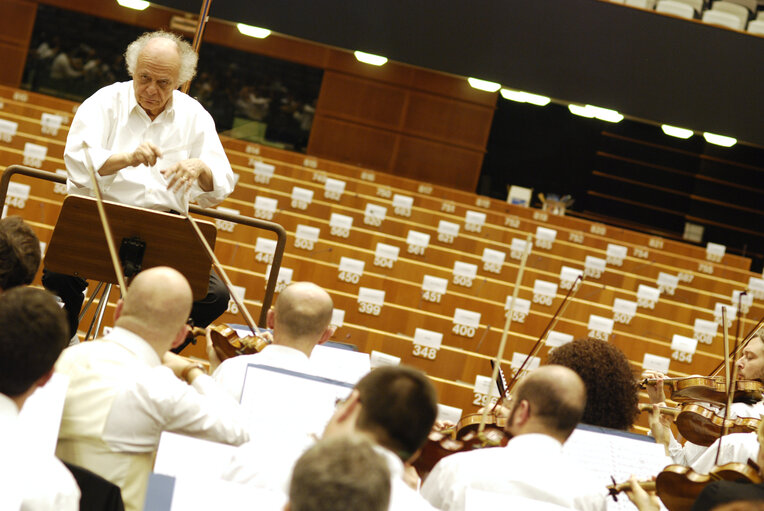 Foto 2: Classical concert in the Hemicycle of the EP in Brussels.