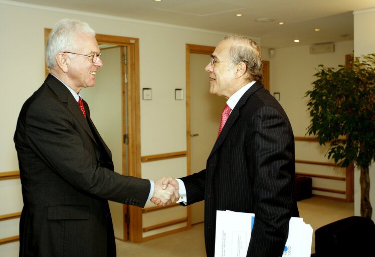 Fotagrafa 4: Hans Gert POETTERING - EP President meets with Angel GURRIA, OECD Secretary-General, in Brussels