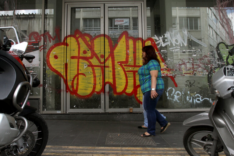 Fotó 8: Shop closed after riot damage in Athens