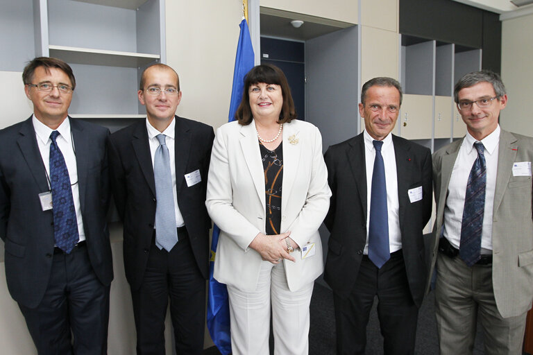 Foto 2: EDF Delegation meets with Commissioner in charge of Research, Innovation and Science on EU horizon 2020