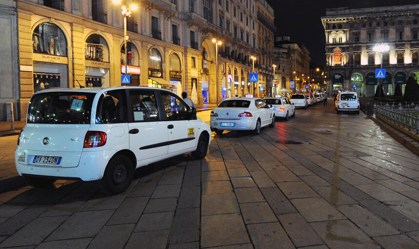 Fotografie 22: Taxis in Central Milan