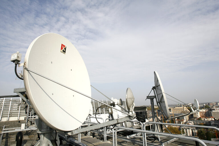 Fotografia 33: Satellite dishes on the roof of the EP.